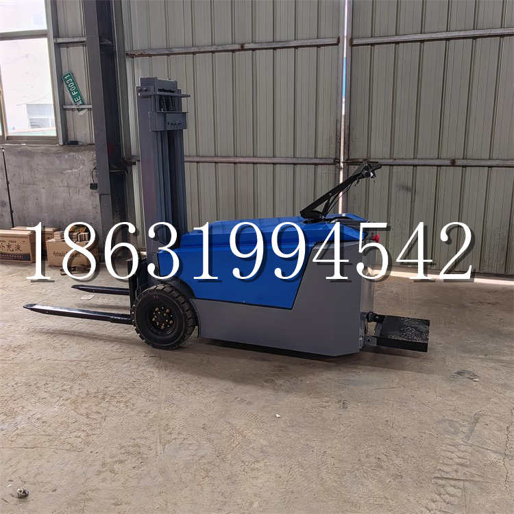 丽江市全电动叉车插腿式堆高车液压装卸车1.5吨升高小型站驾式铲车